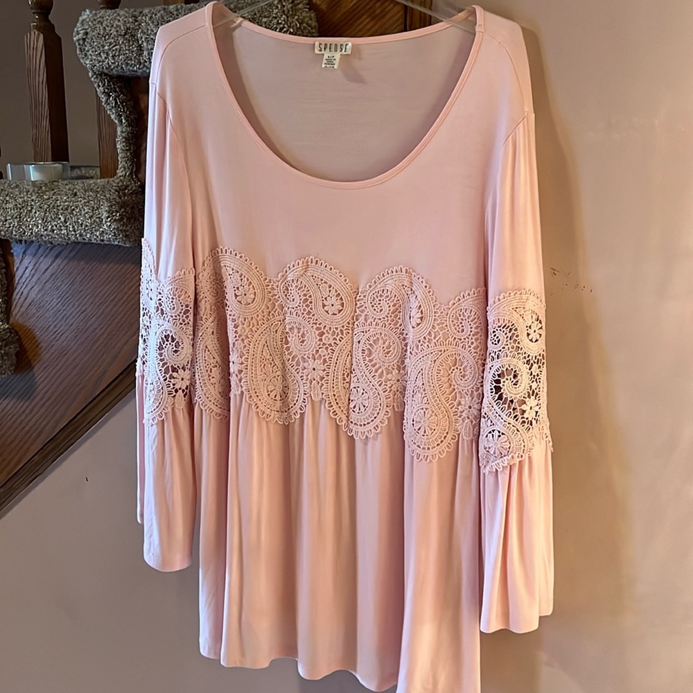Gorgeous light pink scoop neck top by Spence. Size SP.